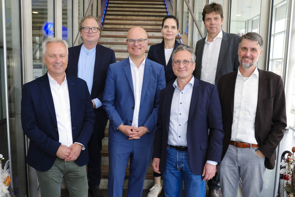 NRL-Konsortialtreffen. vlnr. Dr. Alexander von Vogel, Tobias Goldschmidt, Ines Jesse, Prof. Dr.-Ing. Hans Schäfers, Michael Dammann, Mike Blicker. Foto: Frank Molter