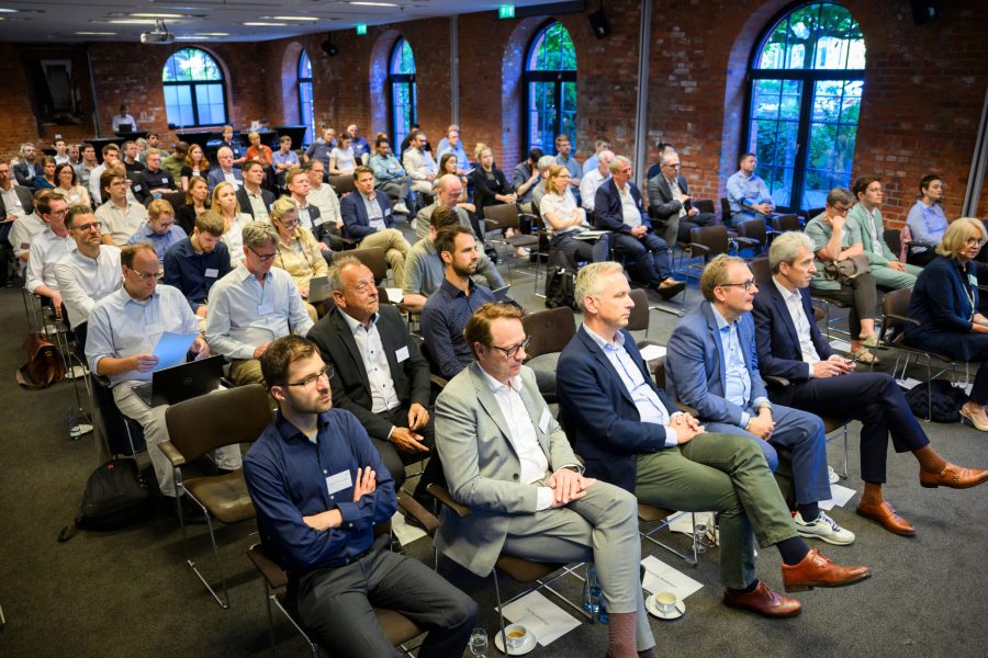 Einmal im Jahr trifft sich das gesamte Konsortium des Norddeutschen Reallabors und  diskutiert mit politischen Vertreter*innen über Meilensteine und Herausforderungen im Projekt. Foto: Gregor Fischer/NRL.